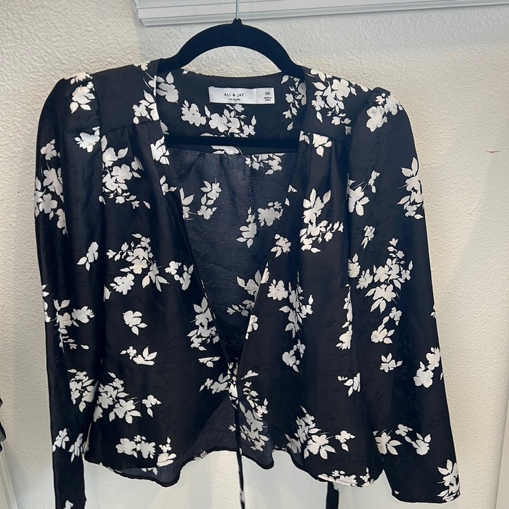 ALI & JAY BLOUSE